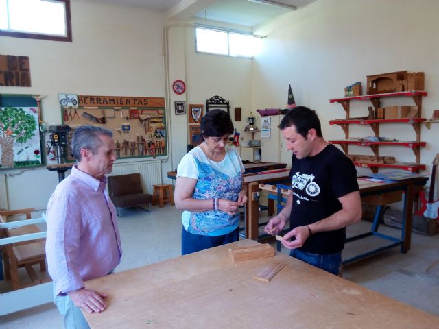 La directora de Innovación Educativa y Atención a la Diversidad visita el centro de educación especial Ascruz - 1, Foto 1