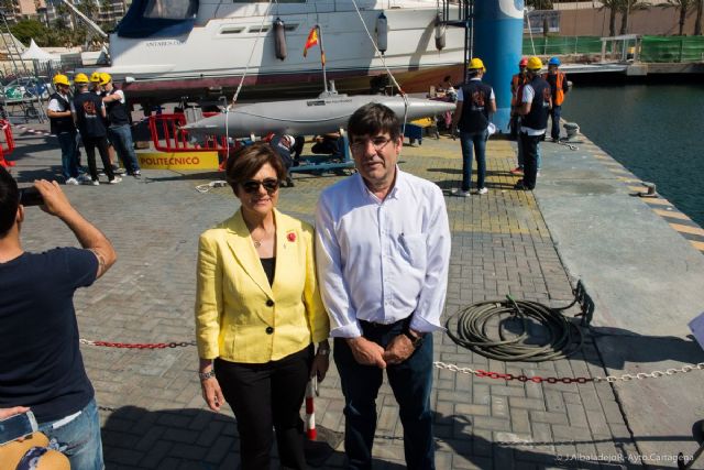 Una réplica del submarino Peral a escala 1:5 se sumerge en las aguas del puerto de Cartagena - 1, Foto 1