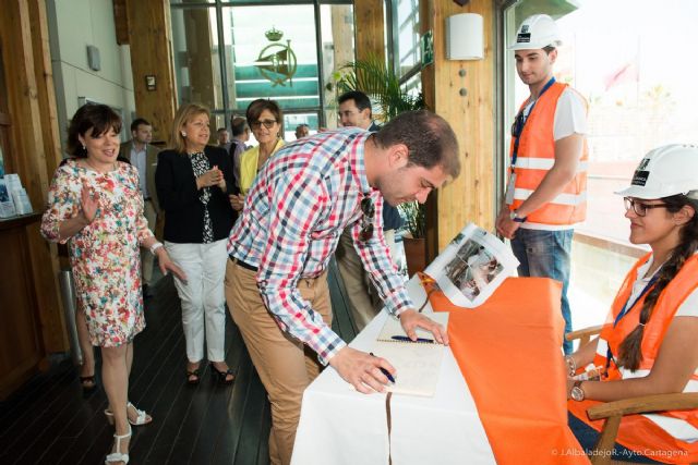 Una réplica del submarino Peral a escala 1:5 se sumerge en las aguas del puerto de Cartagena - 3, Foto 3