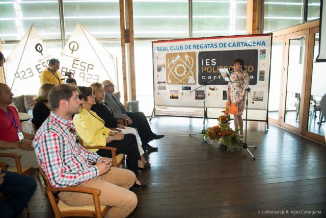 Una réplica del submarino Peral a escala 1:5 se sumerge en las aguas del puerto de Cartagena - 4, Foto 4
