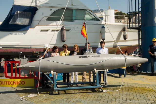 Una réplica del submarino Peral a escala 1:5 se sumerge en las aguas del puerto de Cartagena - 5, Foto 5