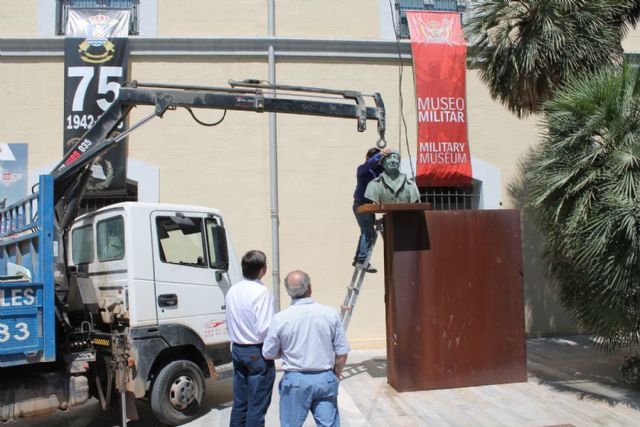 El Ayuntamiento cumple con la Ley de Memoria Histórica y retira los bustos de Bastarreche y López Pinto - 2, Foto 2