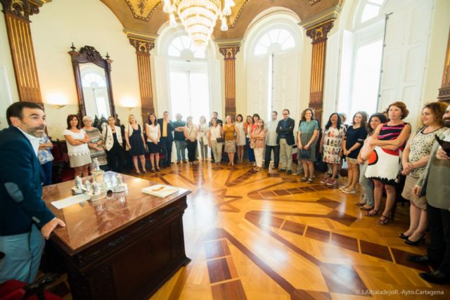 El alcalde hace partícipe del premio nacional al grupo promotor del Mandarache - 3, Foto 3