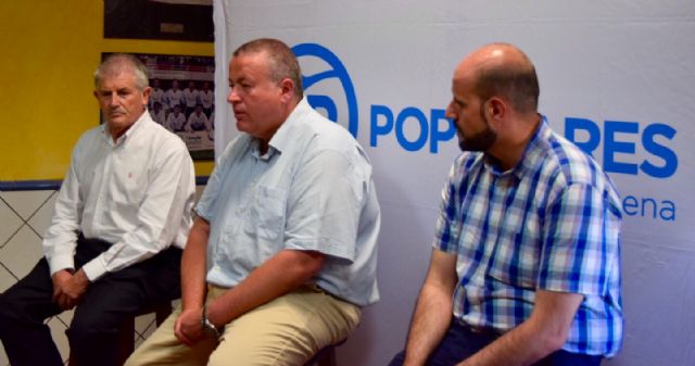 Reunión del candidato al Congreso, Francisco Bernabé, y el director general de Deportes, Alonso Gómez con representantes de los clubes deportivos de Cartagena - 2, Foto 2