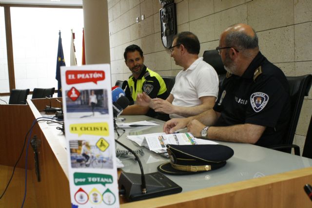 La Concejalía de Seguridad Ciudadana y Emergencias edita un tríptico informativo sobre normas básicas del peatón y ciclista por las vías urbanas e interurbanas