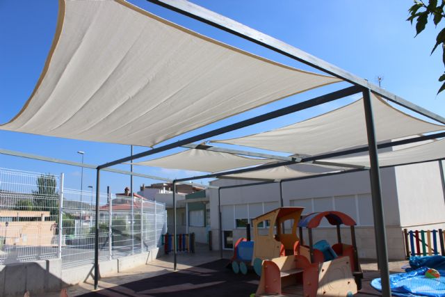 El Ayuntamiento de Cehegín renueva e instala toldos en tres centros educativos del municipio - 2, Foto 2