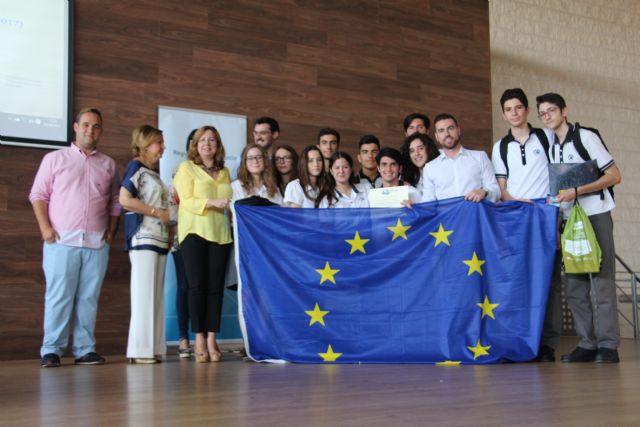 Entregan el premio Euroscola al grupo San Peter-Sburgo del CEC San Pedro Apóstol - 1, Foto 1