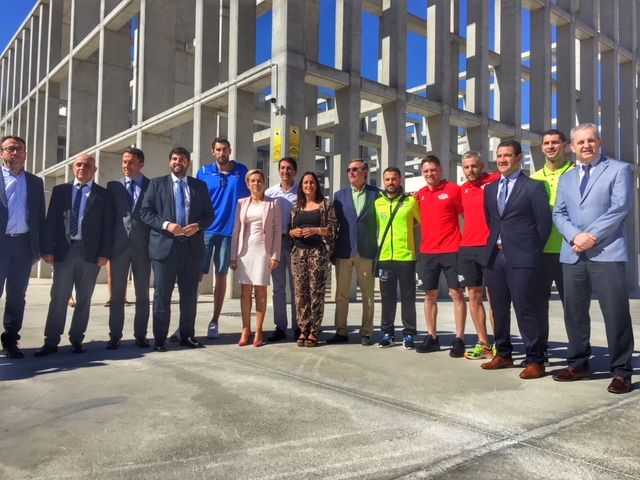 José Ángel Antelo apadrina la inauguración de las zonas comunes deportivas de los institutos Ros Giner e Ibáñez Martín de Lorca - 1, Foto 1