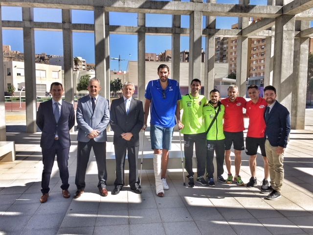 José Ángel Antelo apadrina la inauguración de las zonas comunes deportivas de los institutos Ros Giner e Ibáñez Martín de Lorca - 2, Foto 2