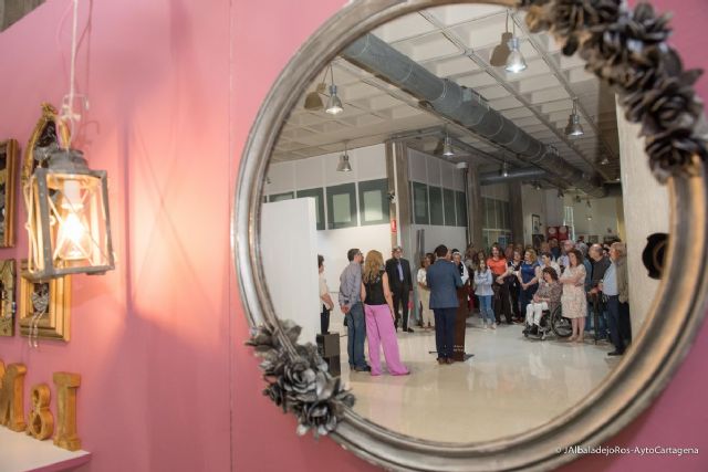 Los alumnos de los talleres formativos de la Universidad Popular exponen sus creaciones en el Luzzy - 1, Foto 1