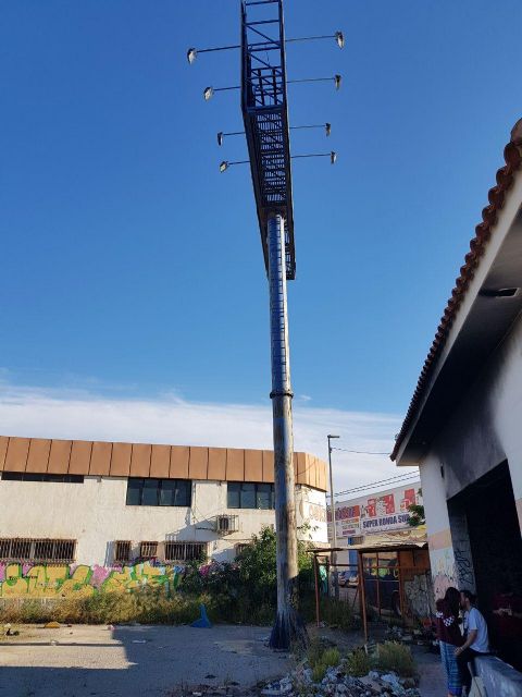 Retiran el gigantesco monoposte publicitario de las antiguas cocheras de San Pío tras la denuncia de Ahora Murcia - 2, Foto 2