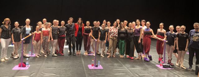 La consejera Miriam Guardiola asiste a la clase magistral del bailarín principal de la Compañía Nacional de Bailado Portugal - 1, Foto 1