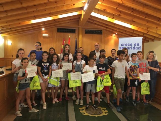 Entrega de diplomas del concurso infantil «Crece en seguridad» - 1, Foto 1