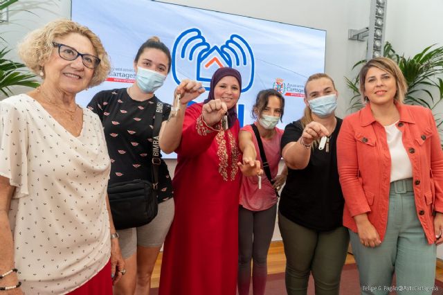 El Ayuntamiento entrega las llaves de cuatro viviendas sociales municipales - 1, Foto 1
