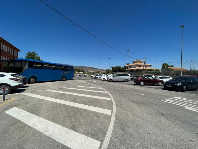 El alcalde y el consejero de Presidencia visitan el nuevo aparcamiento habilitado junto al Colegio Pasico Campillo, una de las actuaciones incluida en el Plan de Pedanías 21-22 - 1, Foto 1