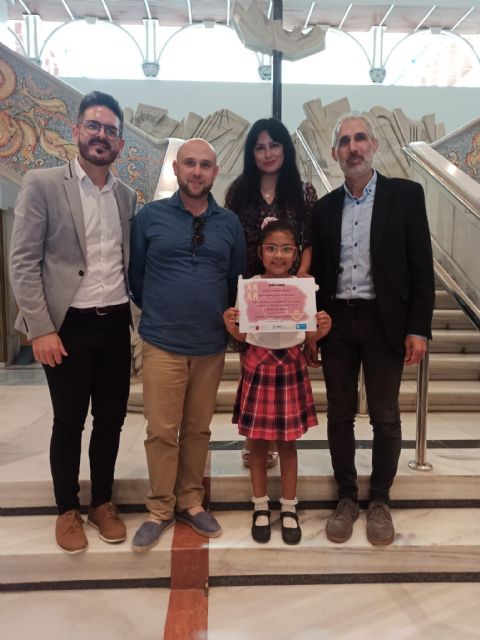 La alumna Ivana Cordova Franco del CEIP Obispos García Ródenas entre las premiadas en el concurso 'Dibuja tu rincón favorito de la Región de Murcia' - 2, Foto 2