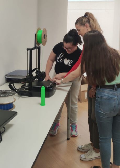 Una veintena de alumnos de FP del IES La Flota aprenden sobre el uso profesional de las impresoras 3D - 2, Foto 2