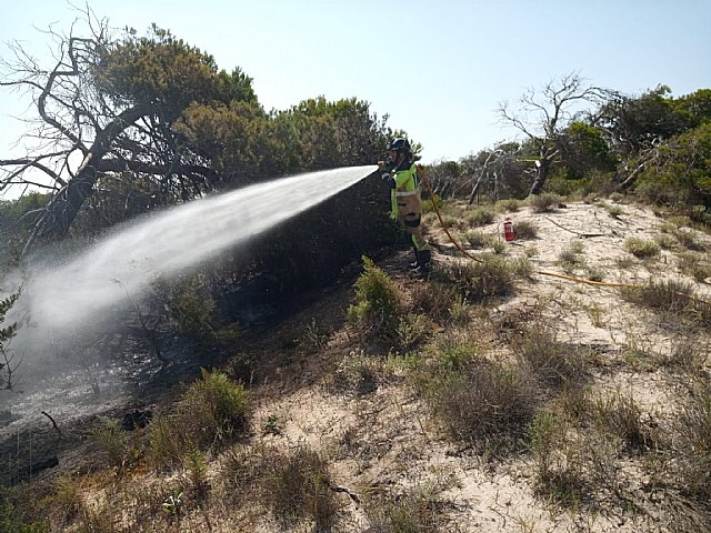Incendio en el Parque Regional de las Salinas y Arenales de San Pedro del Pinatar - 1, Foto 1