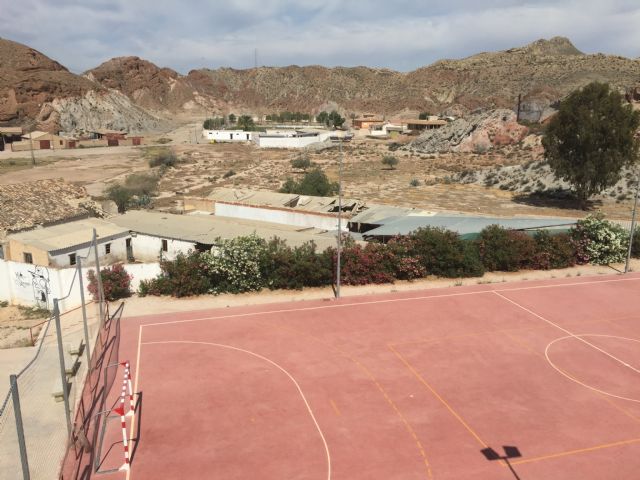 El PSOE denuncia las condiciones insalubres que soportan IES Bartolomé Pérez Casas y EOI por la cercanía de una granja de ganado - 2, Foto 2