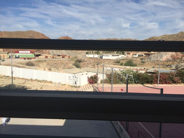 El PSOE denuncia las condiciones insalubres que soportan IES Bartolomé Pérez Casas y EOI por la cercanía de una granja de ganado - 3, Foto 3