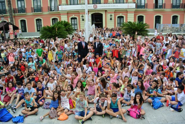 500 niños de las Escuelas de Verano asisten a la proyección de ´El viaje de Arlo´ en la Filmoteca Regional - 1, Foto 1