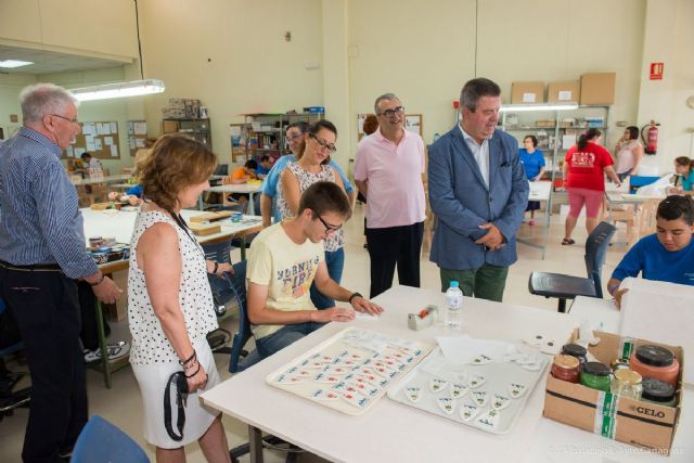 El Ayuntamiento continúa mostrando su apoyo a ASTUS con un acercamiento a su centro de día - 2, Foto 2