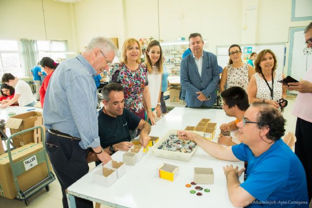El Ayuntamiento continúa mostrando su apoyo a ASTUS con un acercamiento a su centro de día - 3, Foto 3