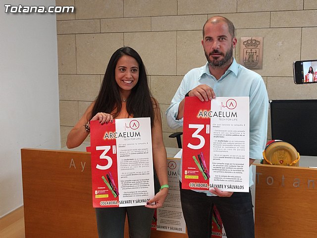 Los clubes y asociaciones deportivas se encargarán de la venta de pulseras para financiar desfibriladores en las instalaciones públicas de Totana, Foto 1