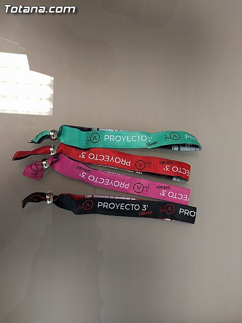 Los clubes y asociaciones deportivas se encargarán de la venta de pulseras para financiar desfibriladores en las instalaciones públicas de Totana, Foto 4