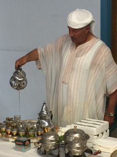 La comunidad musulmana ofrece un desayuno a los vecinos de Alhama tras el Ramadn, Foto 1