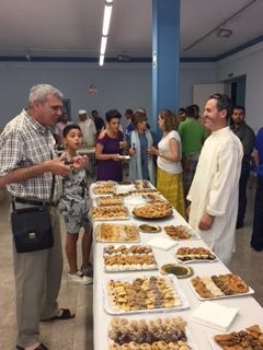 La comunidad musulmana ofrece un desayuno a los vecinos de Alhama tras el Ramadn, Foto 6