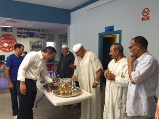 La comunidad musulmana ofrece un desayuno a los vecinos de Alhama tras el Ramadn, Foto 7