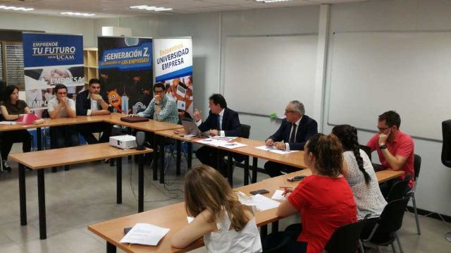 Dieciocho alumnos de la UCAM comienzan sus becas CRUE Cepyme Santander de prácticas en empresas - 1, Foto 1