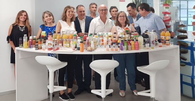 El consejero de Empleo, Universidades y Empresa conoce el proyecto ´Bevetech´ de la empresa murciana AMC - 1, Foto 1