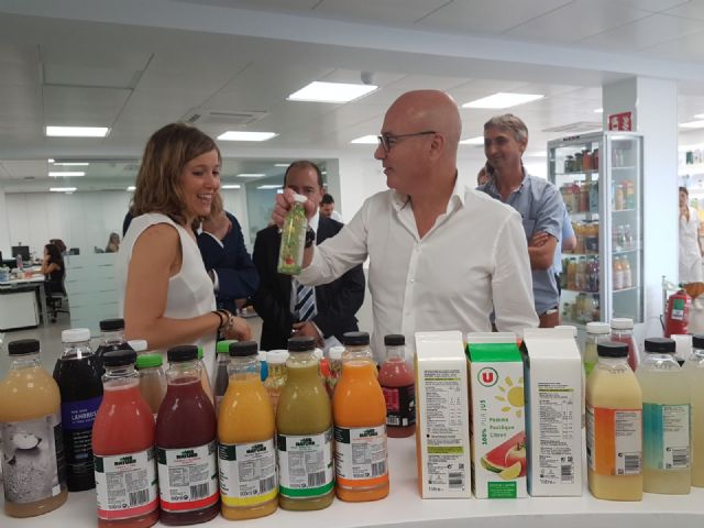 El consejero de Empleo, Universidades y Empresa conoce el proyecto ´Bevetech´ de la empresa murciana AMC - 2, Foto 2