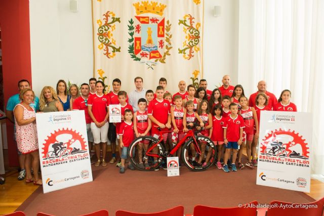 La Escuela de Triatlon del Club de Atletismo Mandarache supera expectativas e inicia su camino con 26 niños - 1, Foto 1