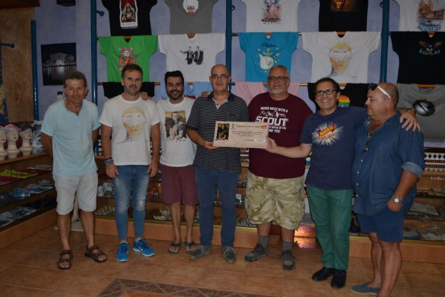 La exposición Artistas en Camiseta recauda 2.000 euros para la Asociación Alzheimer Águilas - 1, Foto 1
