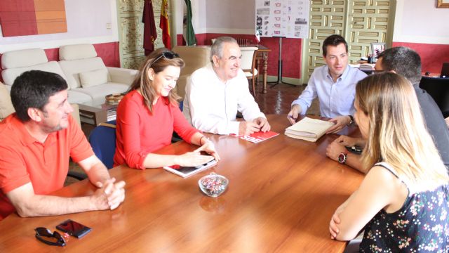 El líder del Partido Socialista en la Región de Murcia, Rafael González Tovar, visita y muestra su apoyo a la reconstrucción del Pabellón Loli de Gea - 1, Foto 1