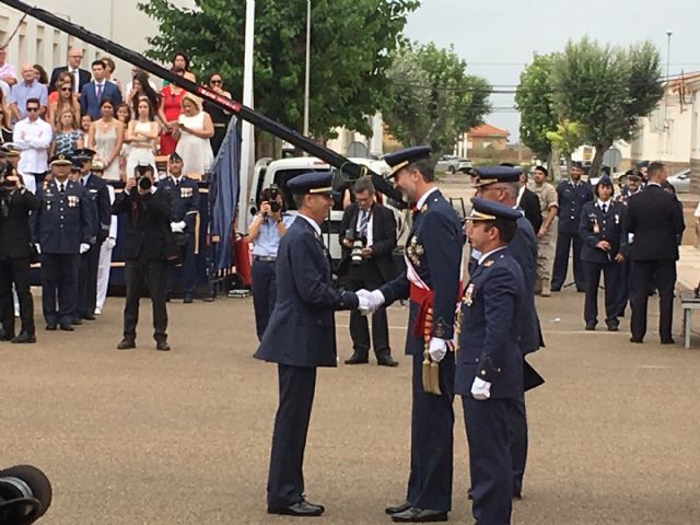 El Rey  Felipe VI presidió la entrega de Despachos a los nuevos Tenientes  en la Academia General del Aire de San Javier - 2, Foto 2