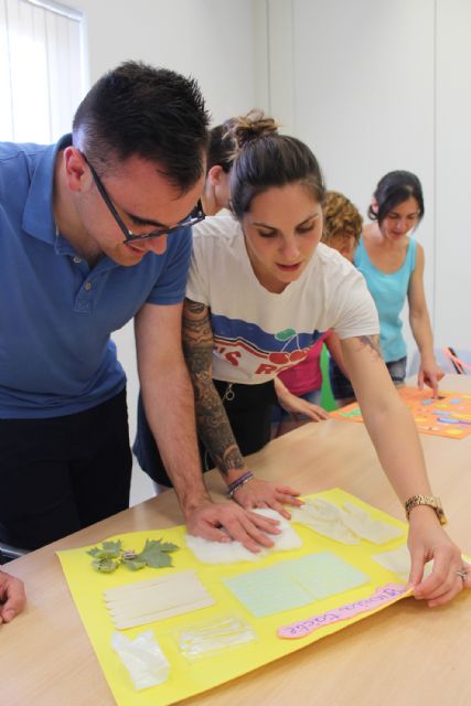 Una quincena de desempleados lumbrerenses se especializan en el cuidado a personas dependientes en instituciones sociales - 2, Foto 2