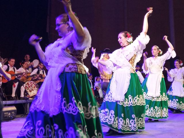 El XXIX Festival Nacional de Folklore mostró los bailes típicos de la Región de Murcia y Andalucía en el recinto del Centro Cultural - 3, Foto 3