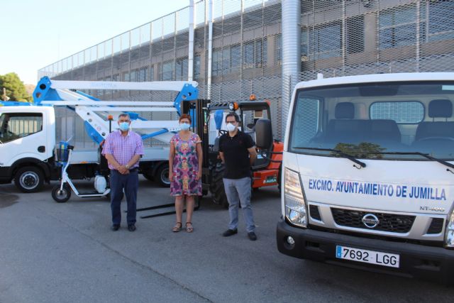 Servicios aumenta su parque móvil con un camión, una plataforma elevadora, una carretilla y una bicicleta eléctrica - 1, Foto 1