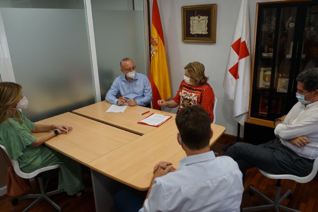 El programa Cruz Roja Responde cuenta ya con el apoyo de Aguas de Murcia - 1, Foto 1