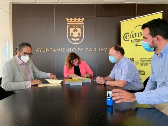 El Ayuntamiento firma un convenio con la Cámara de Comercio para prolongar en San Javier la campaña de animación comercial C'amON! - 2, Foto 2
