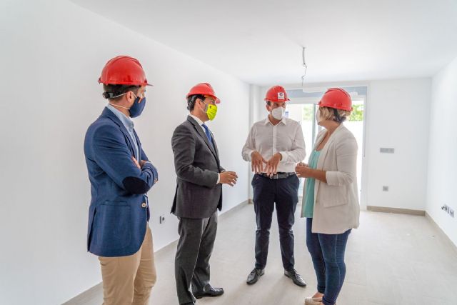 Visita a 22 viviendas protegidas en la Barriada Hispanoamérica - 1, Foto 1