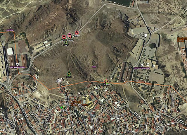 Incendio de matorral en un cerro junto al barrio de San Cristóbal - 1, Foto 1