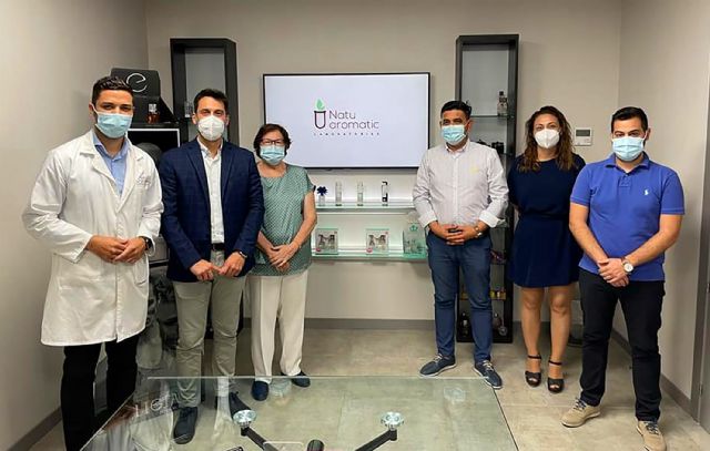 El alcalde torreño visita Laboratorios NatuAromatic, referente en la fabricación de perfumería, cosmética, ambientación e hidroalcohólicos - 2, Foto 2