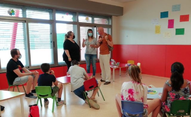 Paqui Pérez visita los centros de conciliación para conocer en primera persona la atención que se ofrece a los menores durante el verano - 3, Foto 3