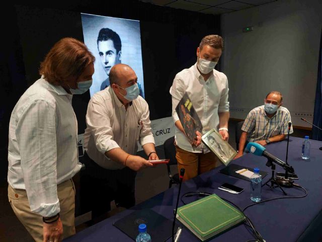 El Ayuntamiento de Caravaca recibe en donación los fondos del archivo de Antonio Medina, que abarcan la vida cultural y festiva de la segunda mitad del siglo XX - 1, Foto 1