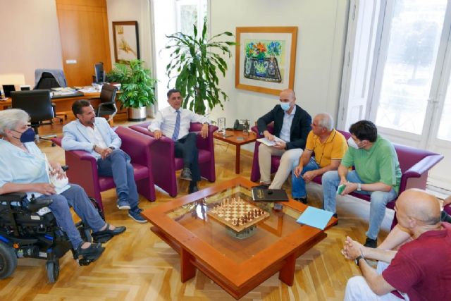 El Alcalde Serrano se reúne con representantes de la ´Plataforma de apoyo al Cine Rex vivo´ - 1, Foto 1